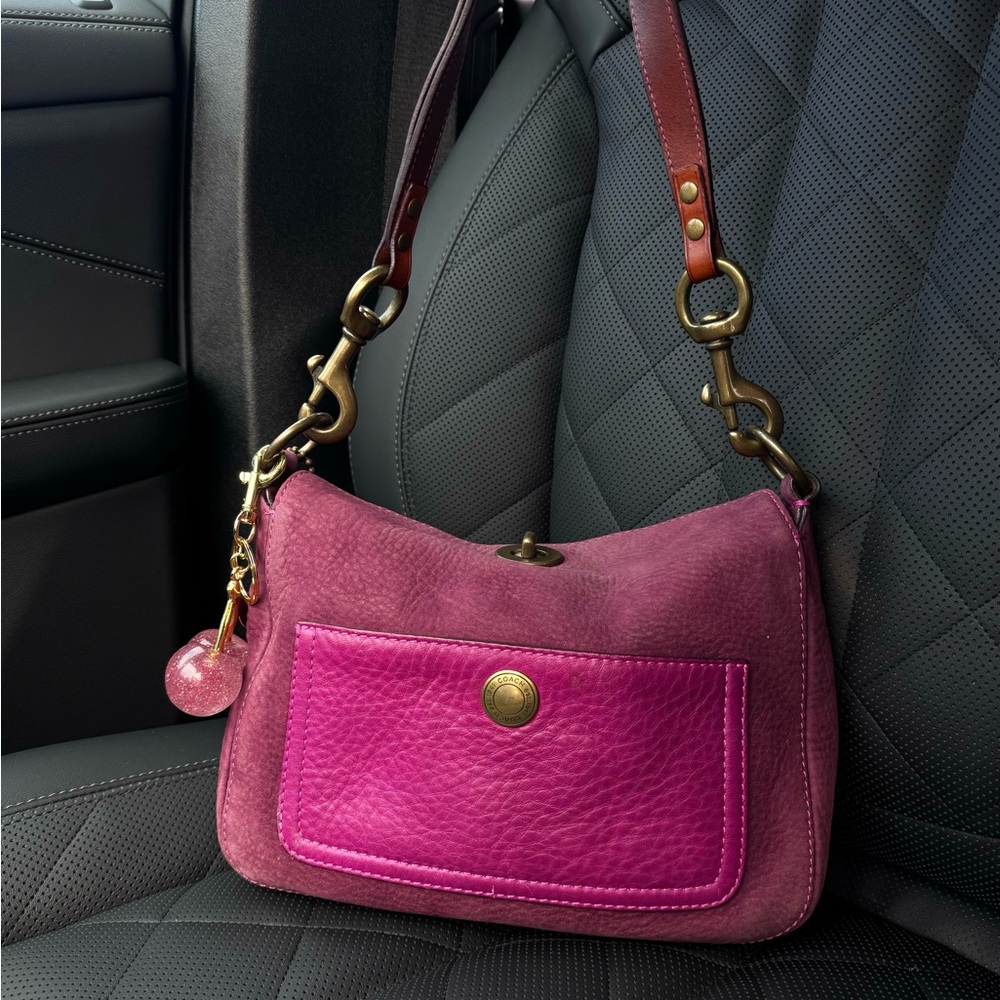 SOLD‼️
Coach Chelsea Nubuck Turnlock Bag